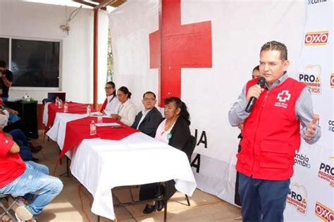 Cruz Roja de Zacatlán recibe donativo de cadena de tiendas e consulta