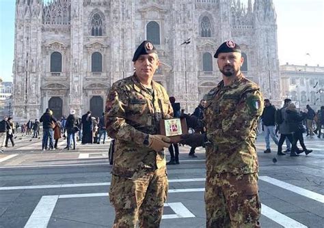 Passaggio Di Consegne Fra Ufficiali Per L Operazione Strade Sicure