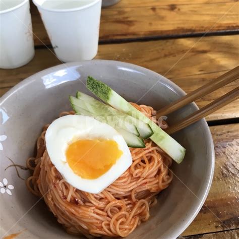 비빔국수 비빔면 국수 계란 음식 사진이미지일러스트캘리그라피 ㅂㅈㅇ작가