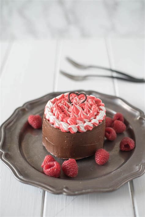 11 Adorable DIY Chocolate Desserts For Valentines Day Shelterness