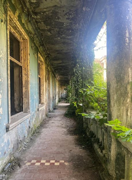 Premium Photo Abandoned Building Of The Sanatorium In Tskaltubo