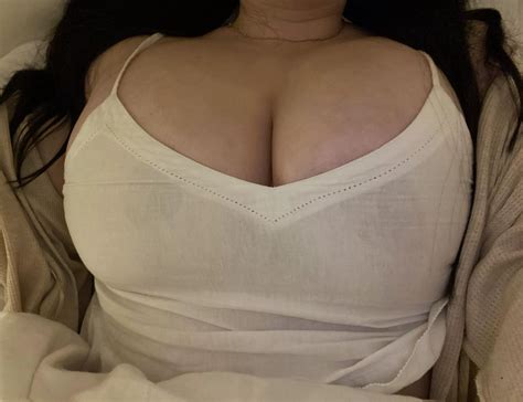 Bed Time Nudes Cleavage NUDE PICS ORG