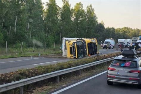 Sz Tvert K Csikkekkel S Rrel Nt Tt K Tele A Keleti P Lyaudvar Zongor J T