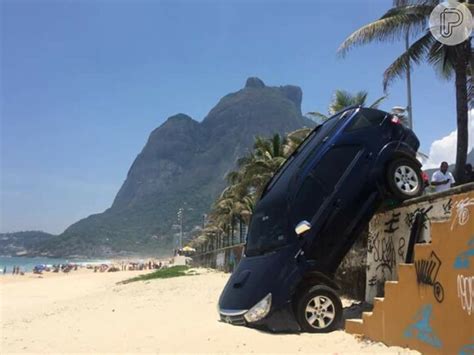 Foto O Carro Dirigido Por Pedro Filho De Leticia Spiller E Marcello