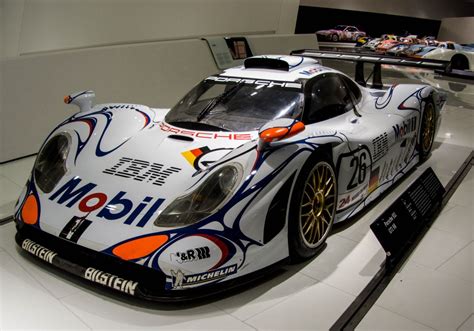 Porsche 911 GT1 '98 Le-Mans. 650Ps, max 350 KM/H. Aufnahme: Porsche ...