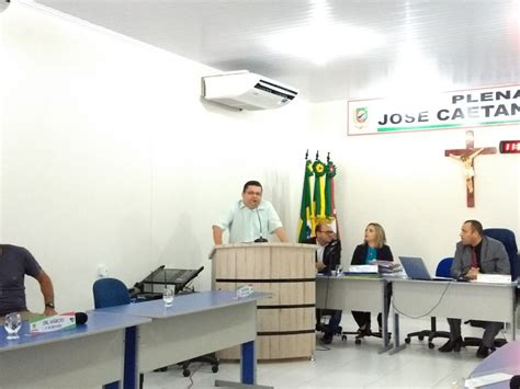 Vice Prefeito disse que responderá por sua carga horária a Deus