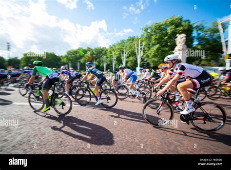 The Mall London Uk The Classique 2018 Womens One Day Race In