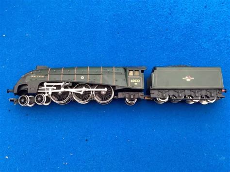 HORNBY OO GAUGE A4 Class Pacific Locomotive 4-6-2 Tender 60022 MALLARD ...