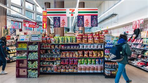 Why Convenience Stores In Taiwan And Japan Are So Different From US Stores