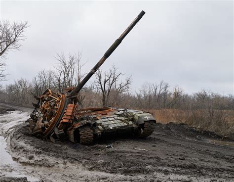 Russia Loses 21 Tanks, 38 APVs in a Day: Ukraine - Newsweek