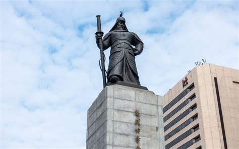 Statue Of Admiral Yi Sunshin - The Seoul Guide