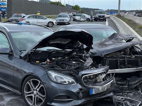 Massenkarambolage auf A9 zwischen Münchberg und Gefrees mit zehn Autos