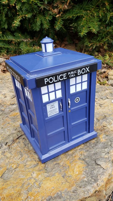 TARDIS Collector's Corner: The Funko POP! TARDIS (Full Size) - Mister Herman's Home Page