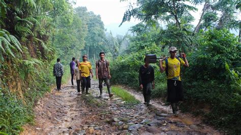 Kemelut Cerita Pelosok Bogor Misteri Dampak Jalan Rusak Hingga Tapal