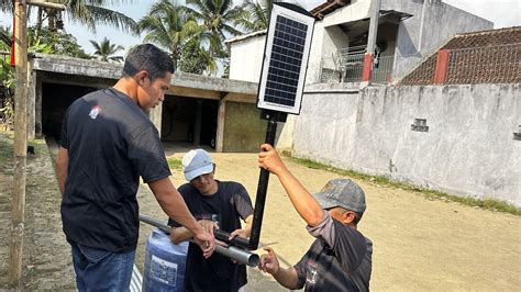 Peduli Warga Tasikmalaya Gmp Pasangkan Lampu Pju Dan Berikan Bantuan