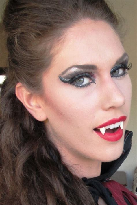 20 Halloween Vampire Makeup Ideas for Women - Flawssy