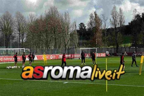 Roma Brighton La Rifinitura A Trigoria Recupero Ufficiale Foto