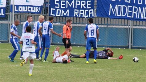 Árbitro relata chute de atacante do Naça na cabeça de goleiro do Tufão