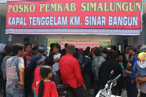 Tim Kayak Bantu Pencarian Penumpang KM Sinar Bangun ANTARA News