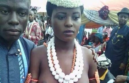 Nigerian Girl Goes Topless At Her Traditional Marriage Photo