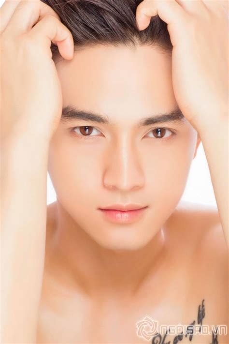 Philip Huỳnh táo bạo nude khiến fan bỏng mắt