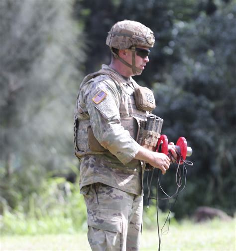 Army Explosives Experts Compete For Top Honors In Hawaii Article