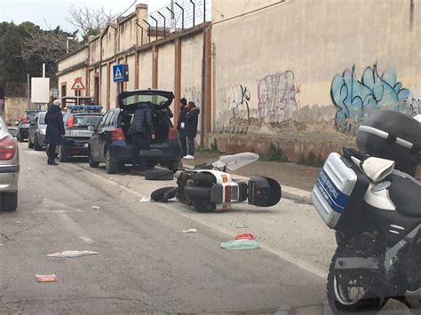 Bari Incidente Tra Auto E Scooter In Via Amendola Padre E Figlio