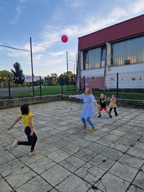 Ljubav Djeci Prije Svega Dje Ji Vrti Cvrkuti Oroslavje