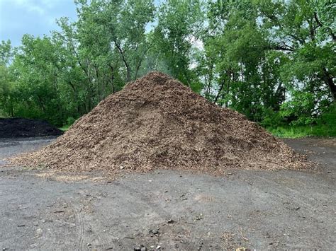 Using Garden Compost Mulch Many Benefits Of Compost Mulch