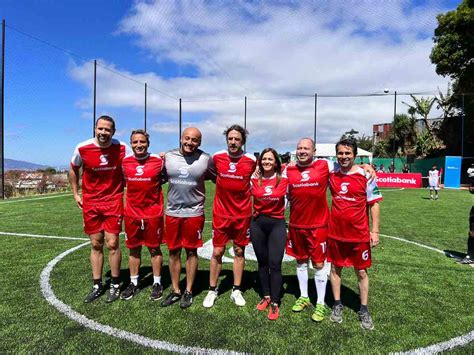 Carles Puyol Inaugura Cancha En Aldeas Infantiles Sos Sede Tres R Os