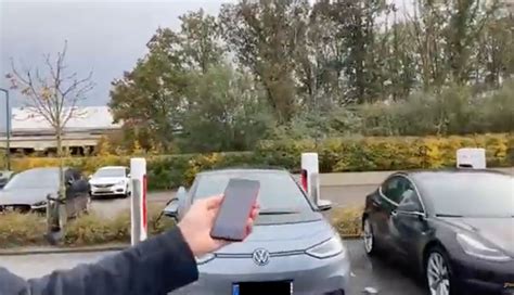 Erste Tests Mit Fremden Elektroautos An Offenem Tesla Supercharger