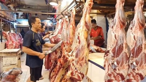 Motong Dua Ekor Sapi Bx Dagingnya Bagus Bagus Proses Memisahkan Daging