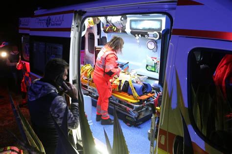 Sub Sassarese Vivo Dopo Ore In Balia Del Mare In Burrasca Ancora