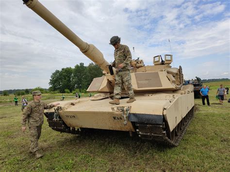 Abrams with crew. Some backstory in comments : r/TankPorn