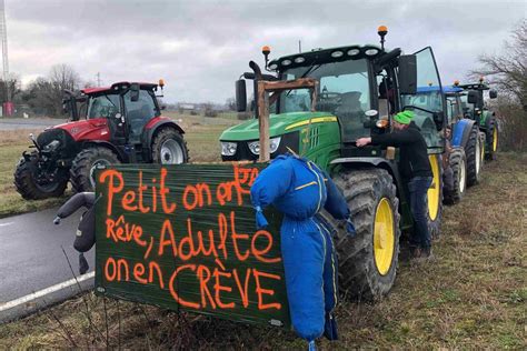 Agriculteurs en colère blocage maintenu malgré l appel à la levée