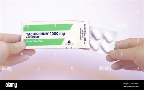 Boîte de comprimés de TACHIPIRINA 1000 mg Tachipirina contient du