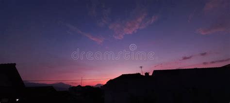 Silhouette of the Rising Sun Stock Image - Image of dusk, cloud: 262043131