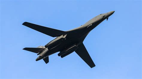 B-1 bomber crashes during training mission in South Dakota; crew ...