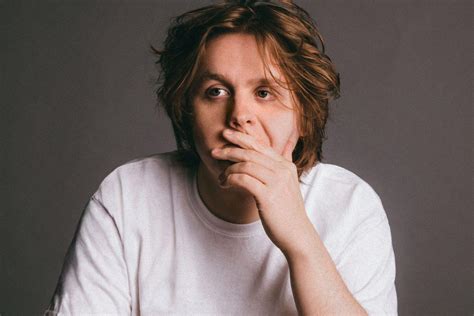 Lewis Capaldi Hold Me While You Wait Wallpapers - Wallpaper Cave