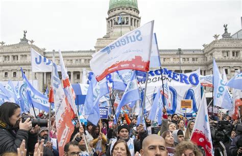 Contra La Trampa De La Educaci N Como Servicio Esencial