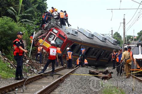 KRL Commuter Line Anjlok Di Bogor Foto 20 1790603 Tribunnews