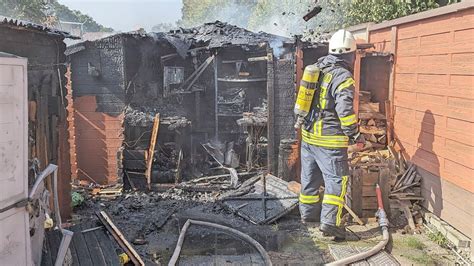 Kr Fte Im Einsatz Feuerwehren L Schen Schuppenbrand In Ihren