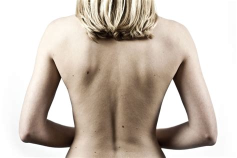 Museum Welcomes Nude Visitorsbut Requires Shoes