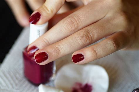 How To Repair A Chipped Gel Nail Lulu And Sweet Pea