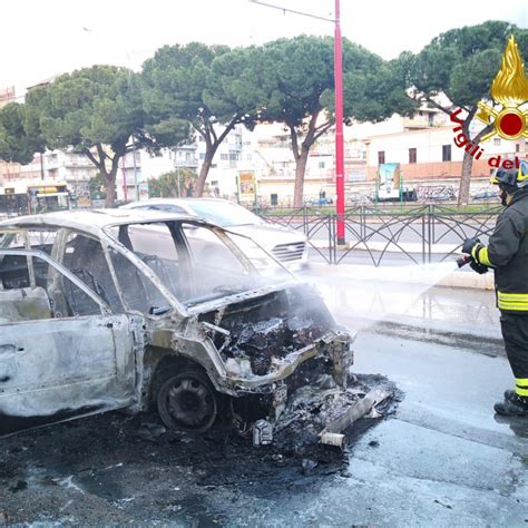 Palermo Un Auto Prende Fuoco Va In Tilt Il Traffico Su Viale Regione