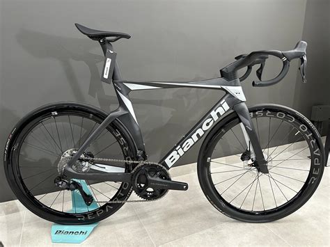 Bianchi Oltre PRO - Ultegra Di2 used in 55 cm | buycycle
