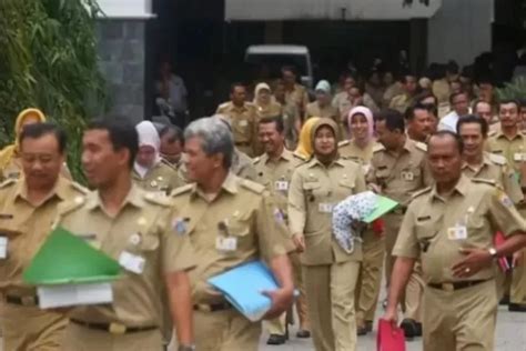 Seragam Khaki Tak Lagi Digunakan Inilah Aturan Pakaian Dinas Harian