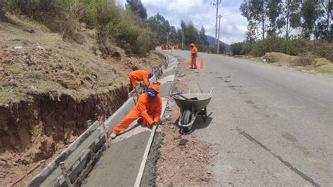 Continua Construcci N De Cunetas Laterales En La V A Saywite Cachora