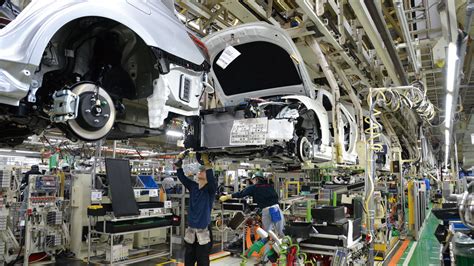 自動車業界の「正常化」見通せず トヨタ、三重苦で円安効果帳消し：日経ビジネス電子版