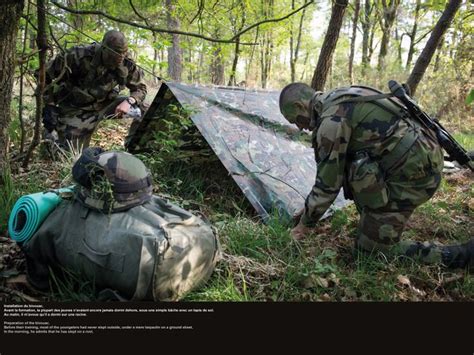 Installation Du Bivouac Avant La Formation La Plupart Des Jeunes N